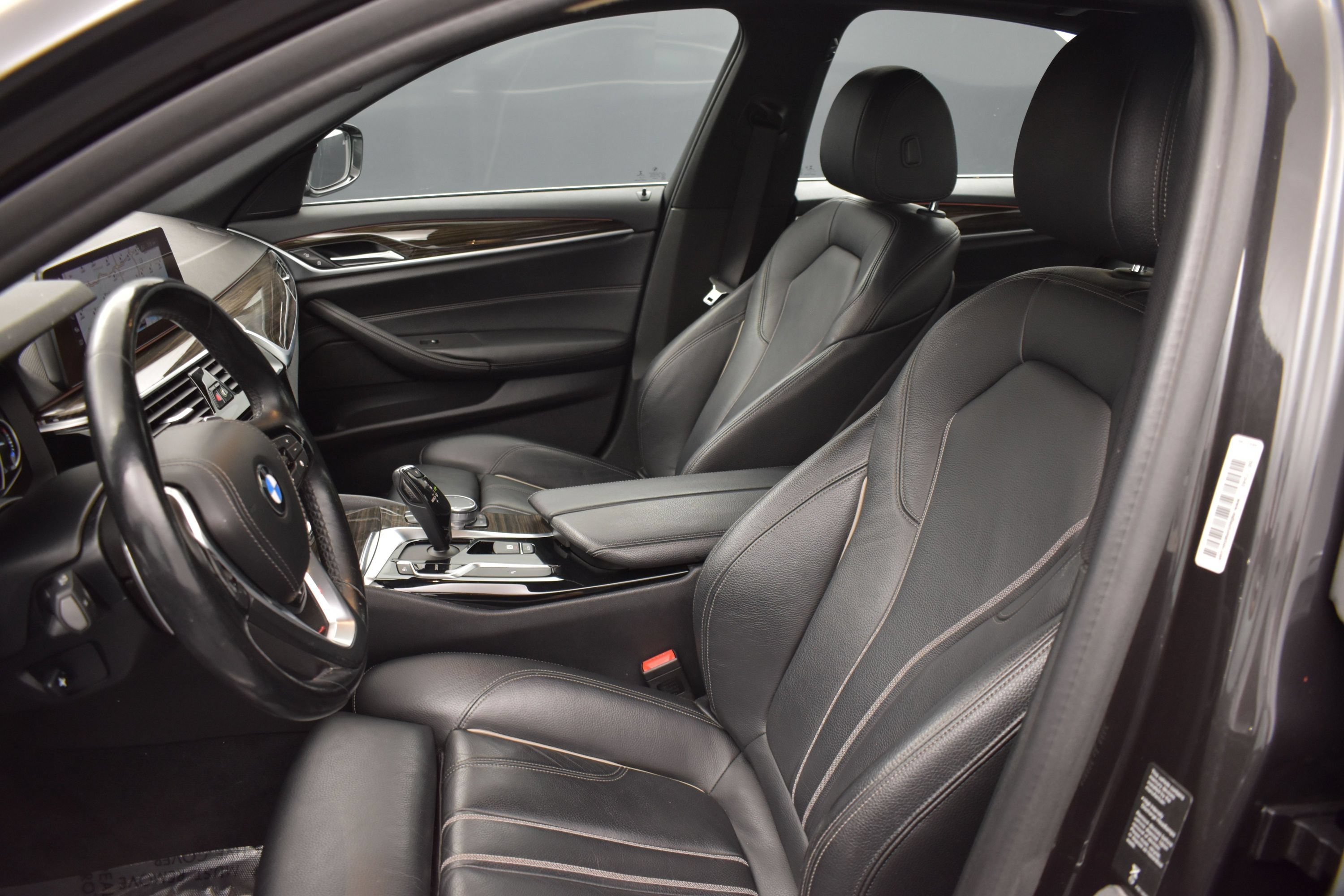 Used 2019 Dark Graphite Metallic BMW 530i xDrive image 11