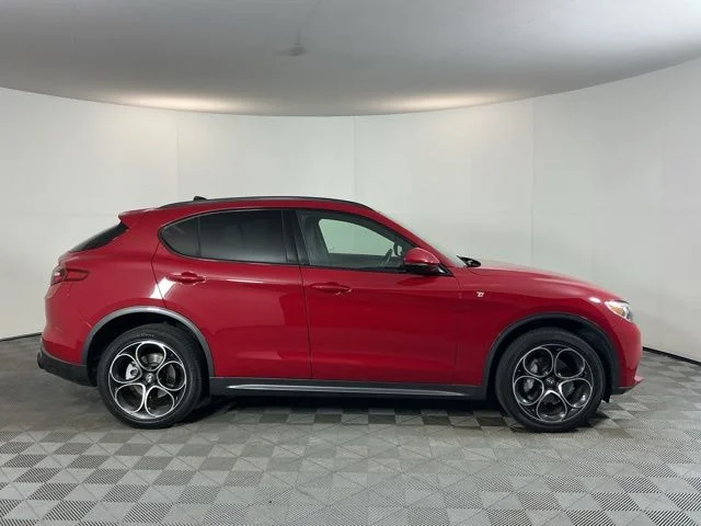 Used 2023  Alfa Romeo Ti image 4