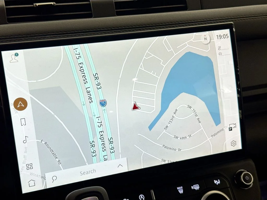 New 2026 Sedona Red Land Rover X-Dynamic SE image 13