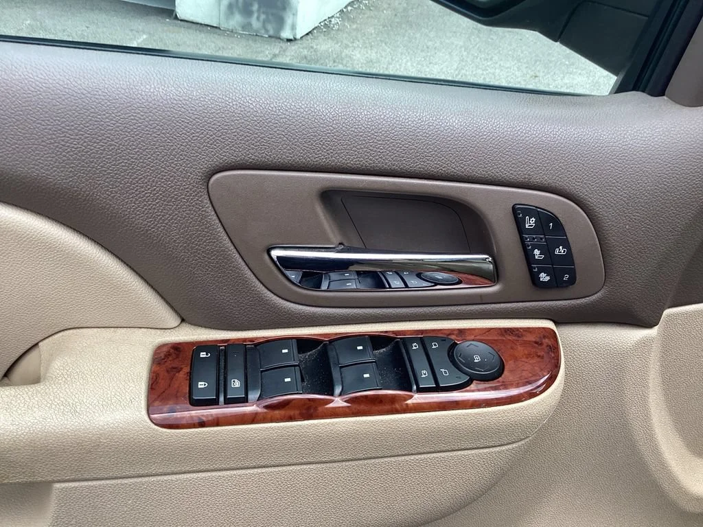 Used 2012 WHITE DIAMOND TRICOAT Chevrolet LTZ image 39