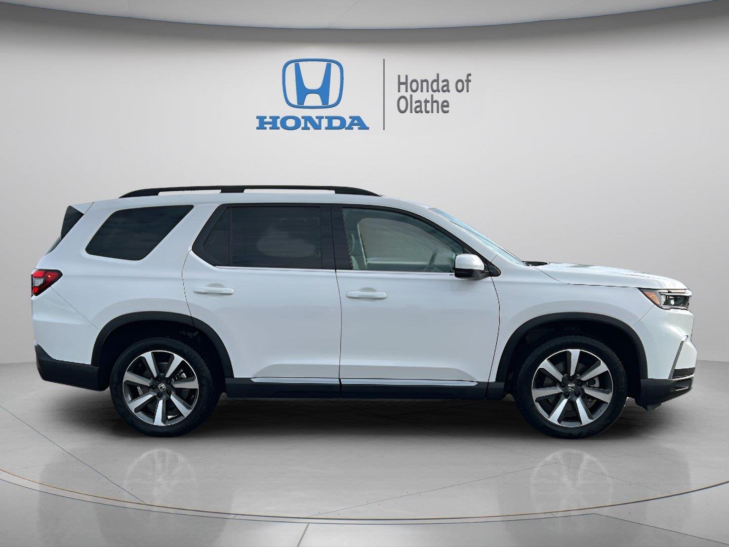 Certified 2025 Honda Pilot Touring with VIN 5FNYG1H74SB074516 for sale in Kansas City
