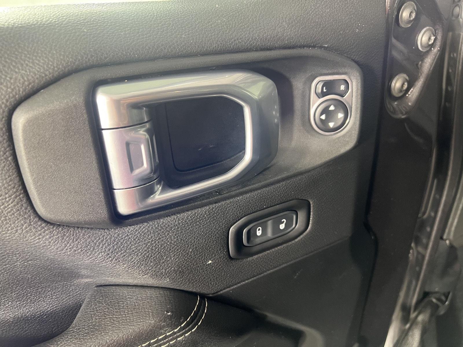 Used 2021 Granite Crystal Metallic Clearcoat Jeep Unlimited Sahara image 25