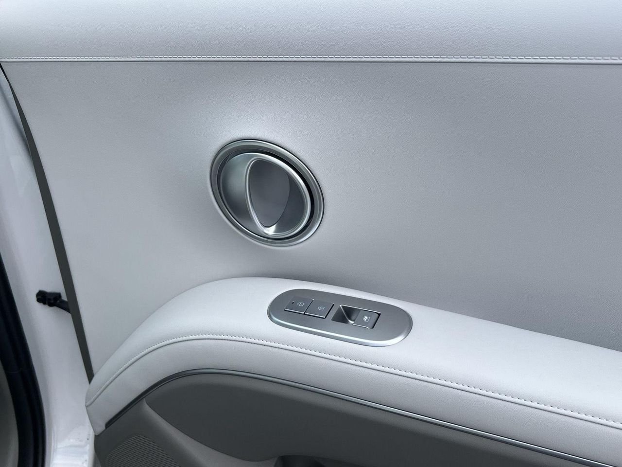 New 2026 Creamy White Pearl Hyundai SEL Premium 8P image 57