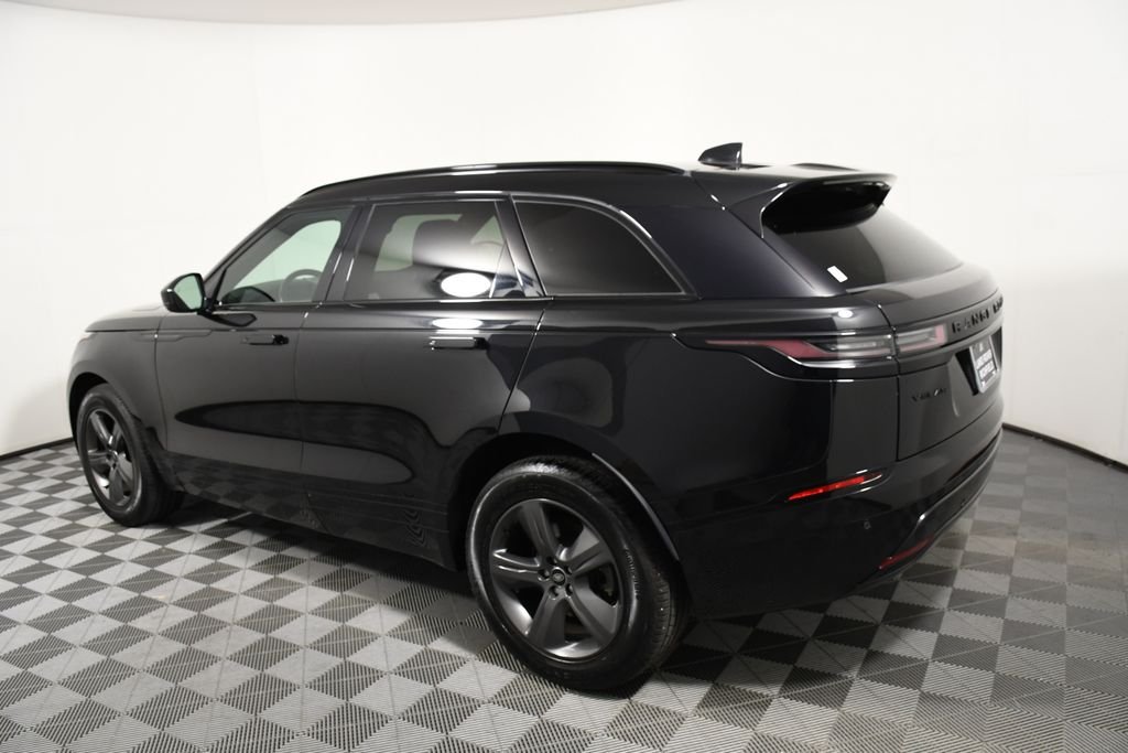 Used 2025 Santorini Black Metallic Land Rover Dynamic SE image 3