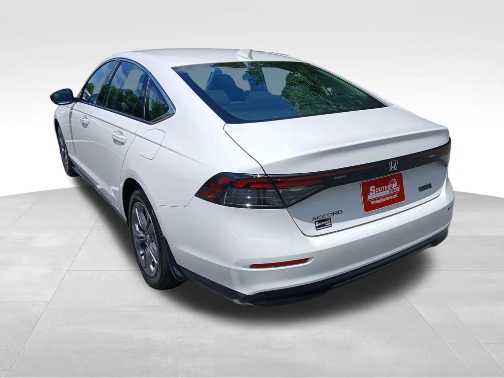 Used 2024 White Honda EX image 3