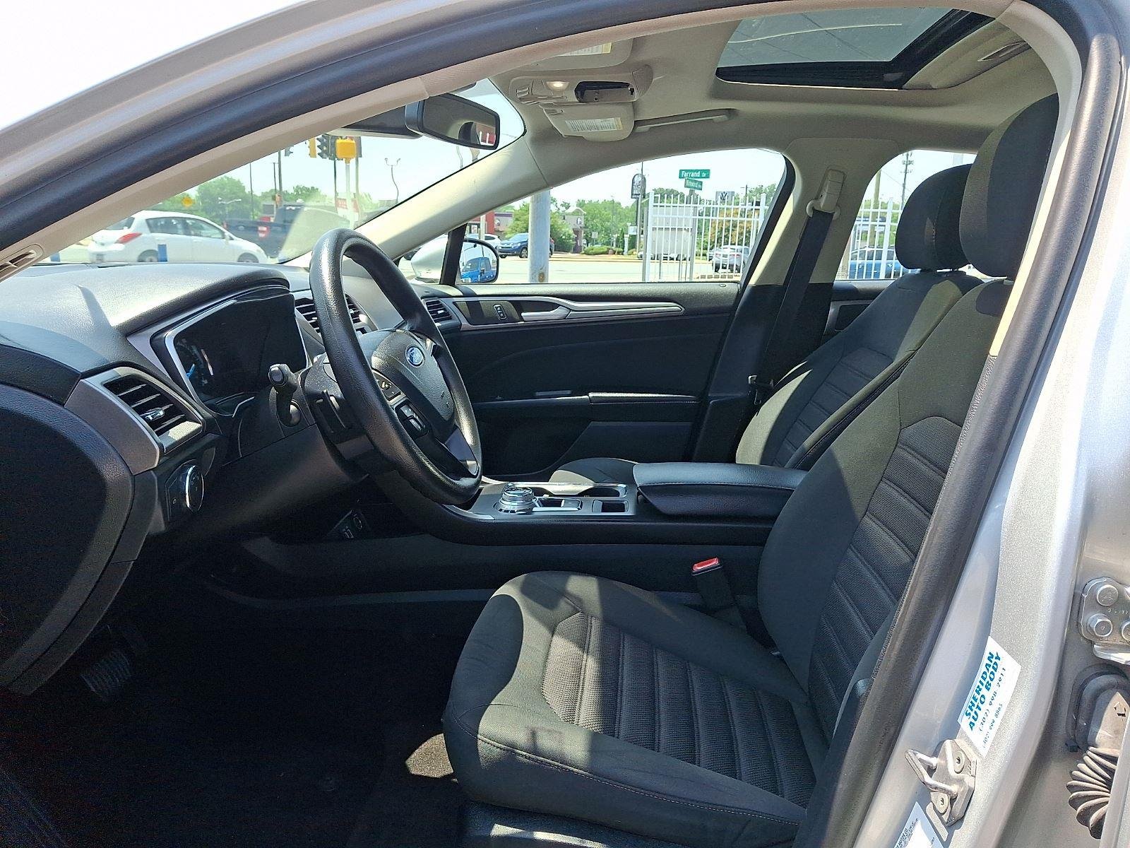 Used 2019 Ingot Silver Ford SE image 10