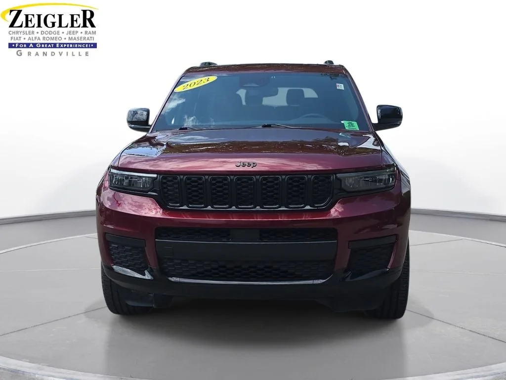 Used 2023 Red Jeep Altitude image 2