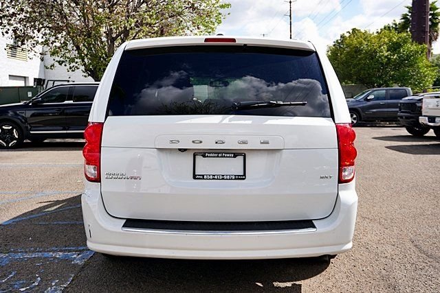 Used 2018 White Dodge SXT image 8