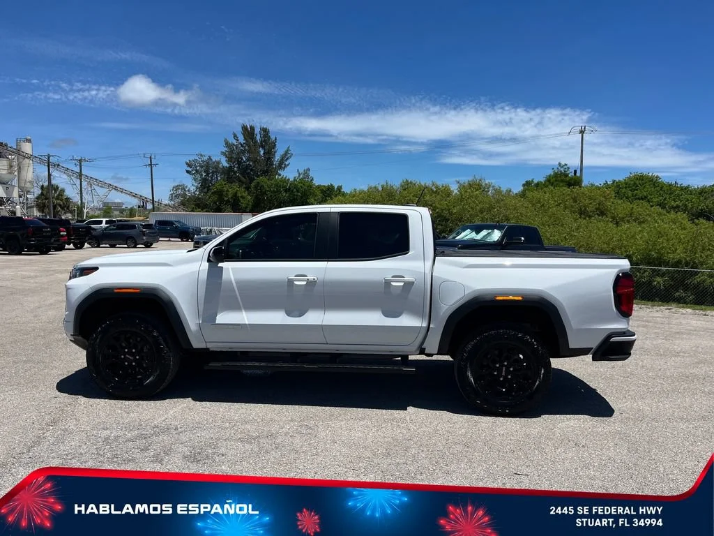 New 2026 Summit White GMC Elevation image 4
