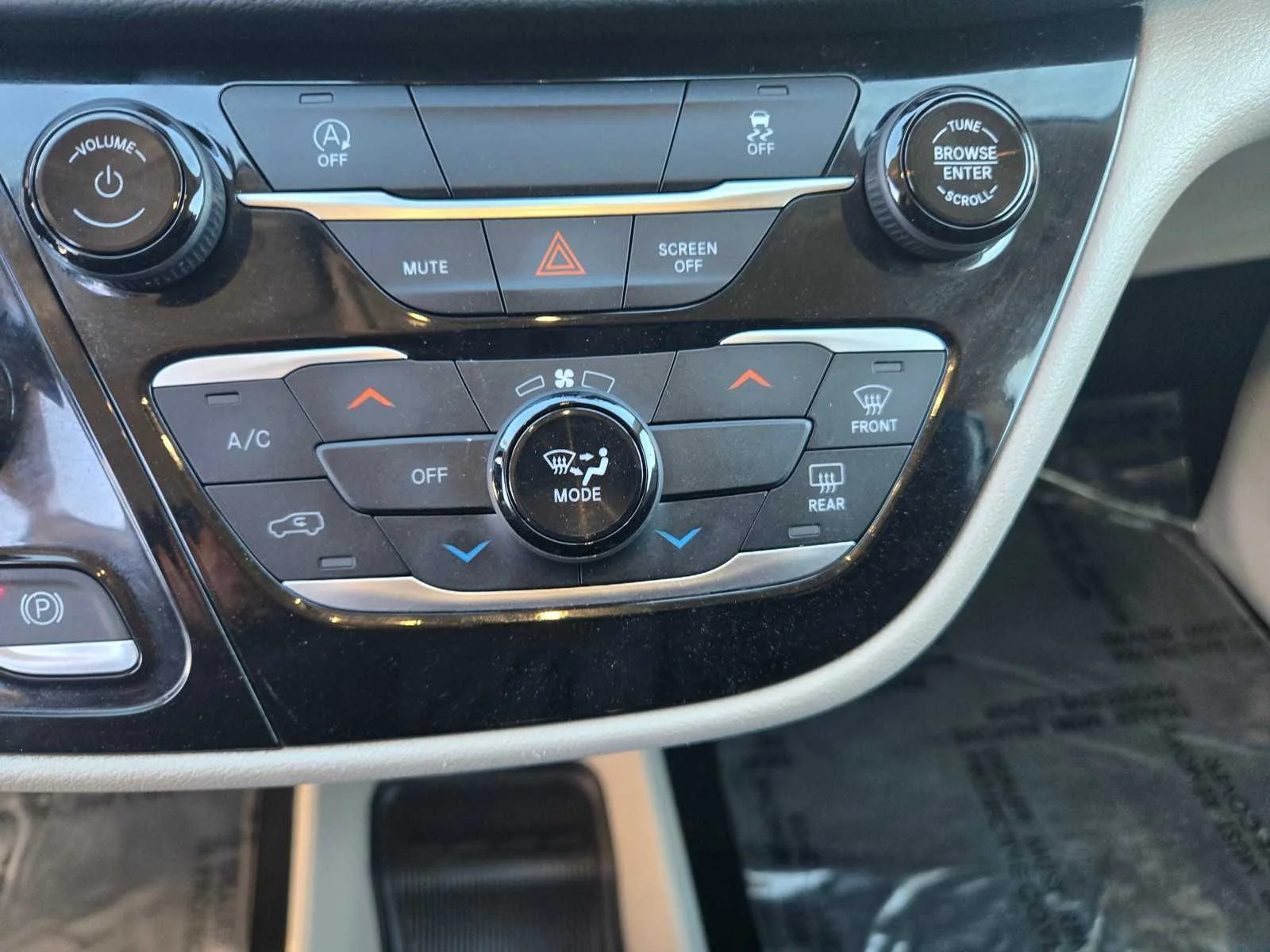 Used 2023  Chrysler LX image 18