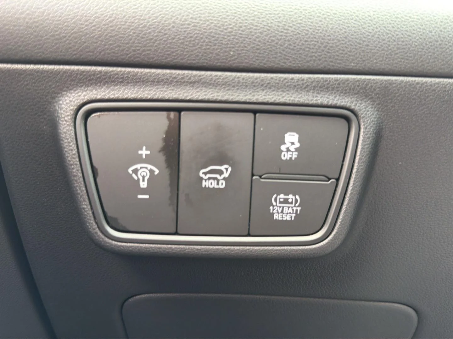 Used 2024 Black Pearl Hyundai Limited image 18