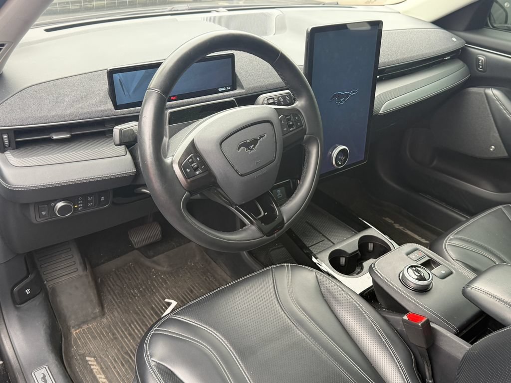 Used 2021  Ford Premium image 23