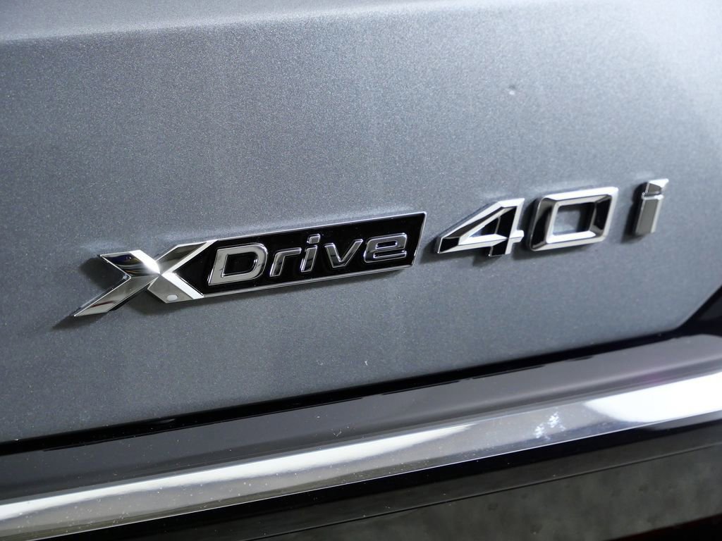 Used 2026 Skyscraper Grey Metallic BMW xDrive40i image 13