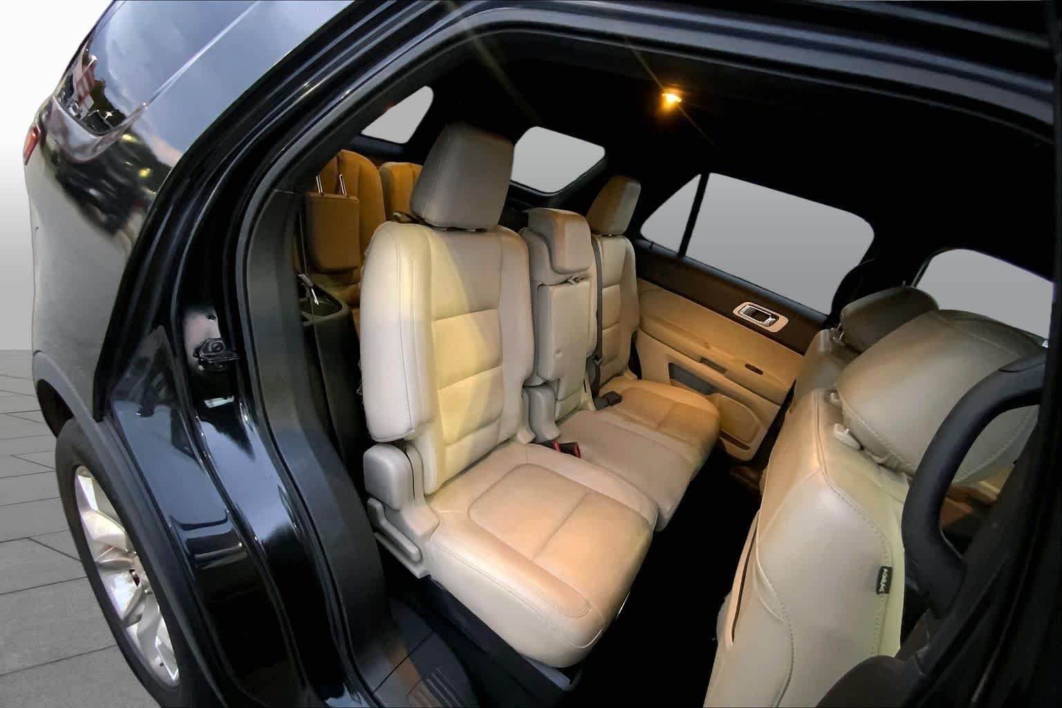 Used 2014 Tuxedo Black Metallic Ford Limited image 17