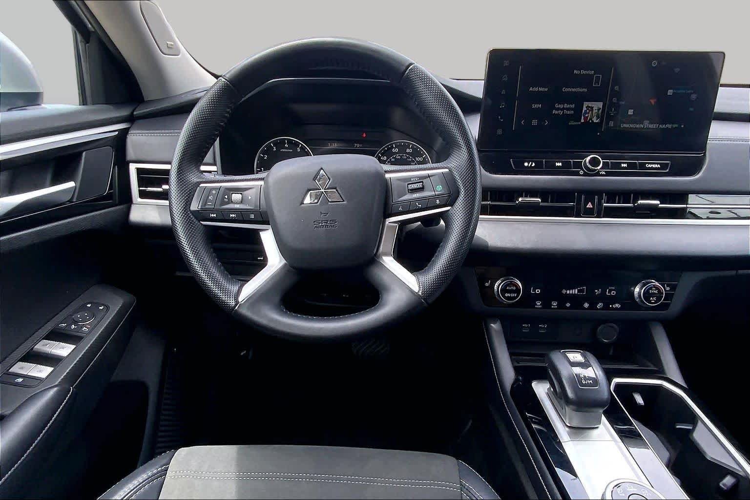 Used 2025 Alloy Silver Metallic Mitsubishi SE image 6