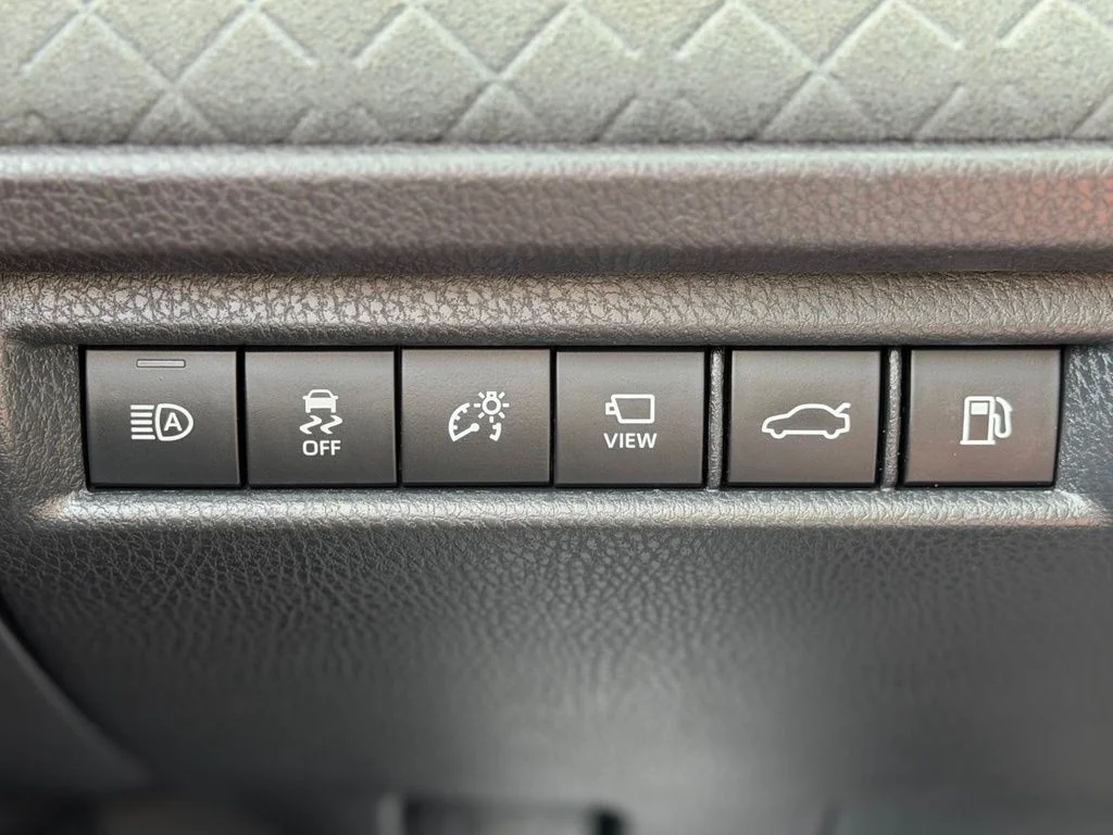 Used 2025  Toyota XLE image 23