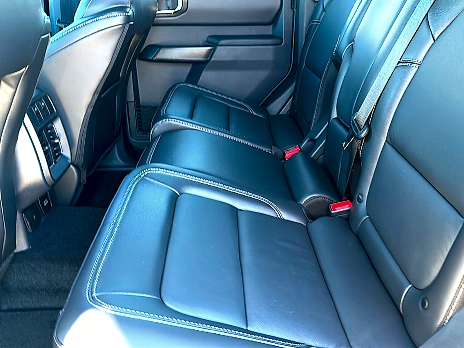 Used 2025 Azure Gray Metallic Tri-Coat Ford Outer Banks image 18