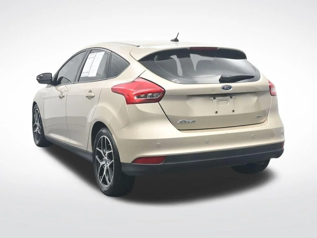 Used 2017 White Gold Metallic Ford SEL image 9