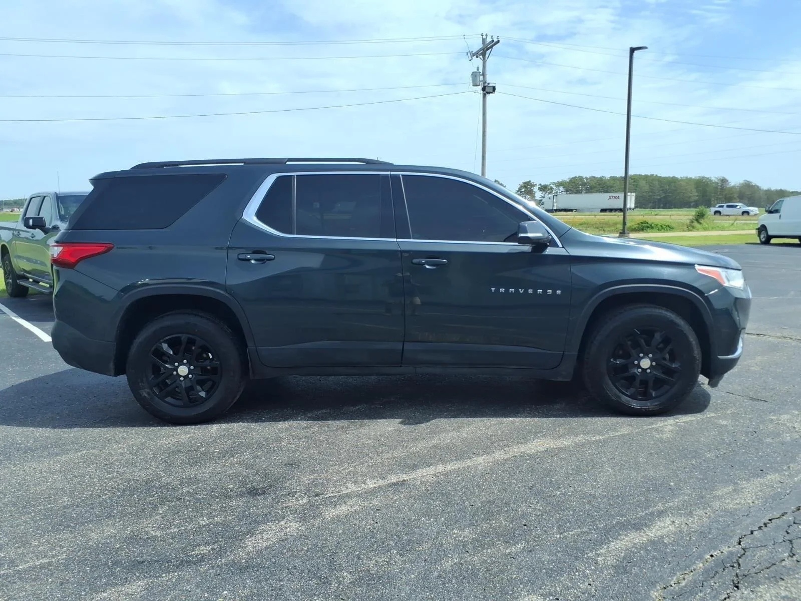 Used 2020 GRAPHITE METALLIC Chevrolet LT Cloth image 6