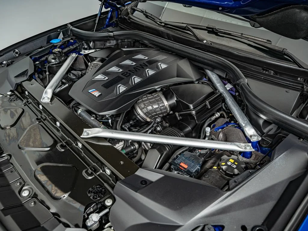 Used 2026 Marina Bay Blue Metallic BMW M60i image 44