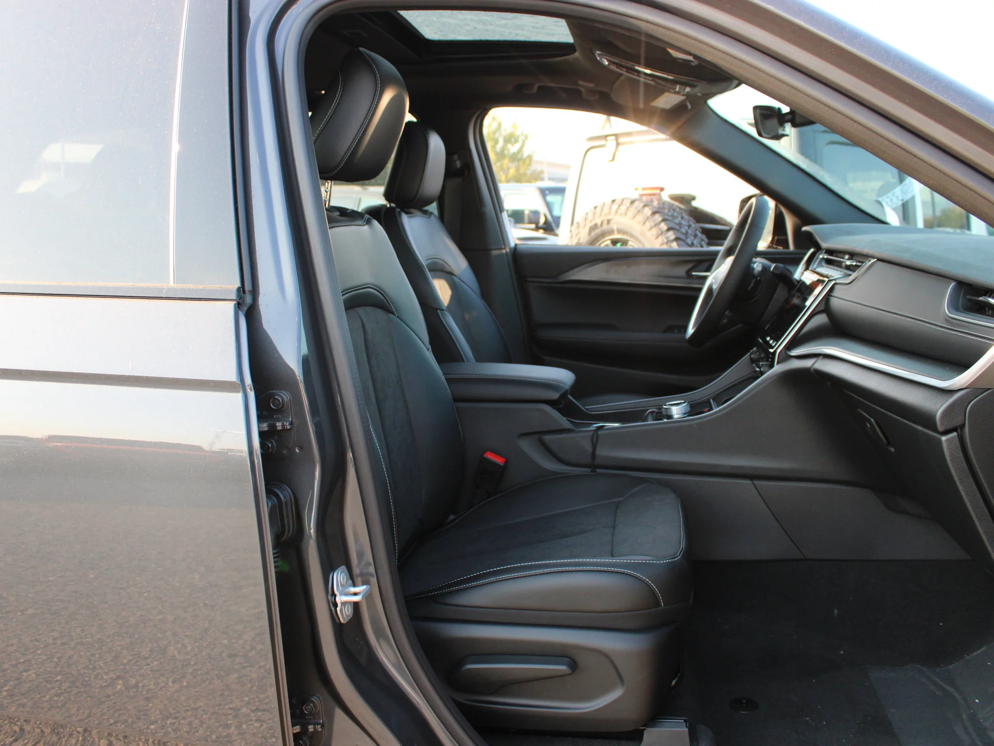 New 2025 Grey Jeep Altitude* 4x4, Sunroof, Trailer Tow Pkg, Heated Leather image 11