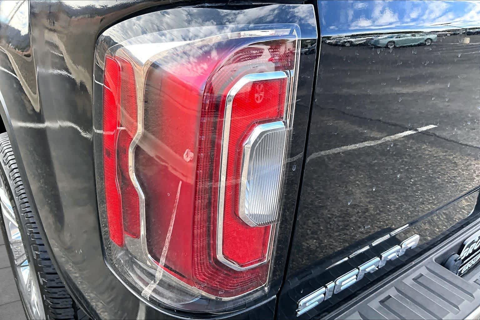 Used 2018 Onyx Black GMC SLT image 25