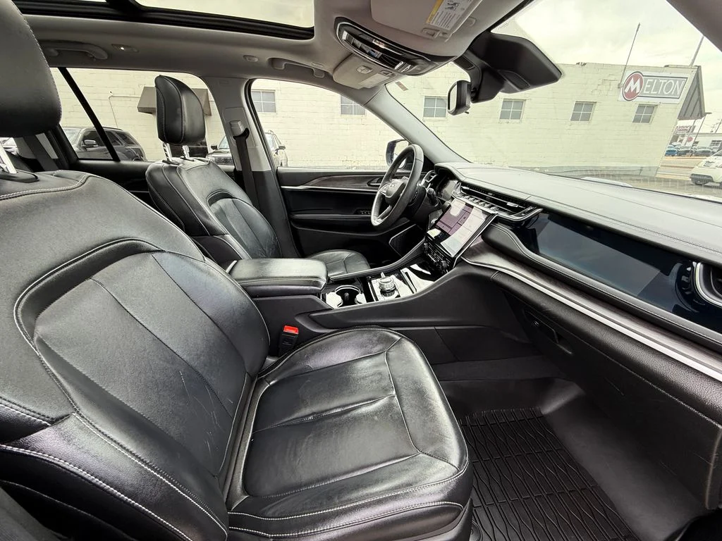 Used 2022 Black Jeep 4xe image 16