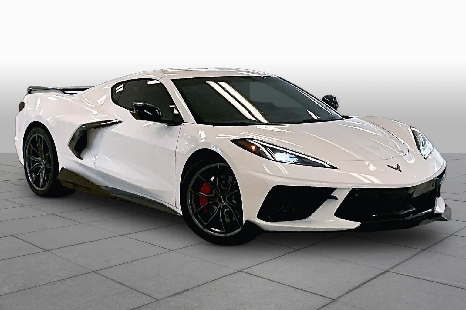 Used 2021 Arctic White Chevrolet 2LT image 2