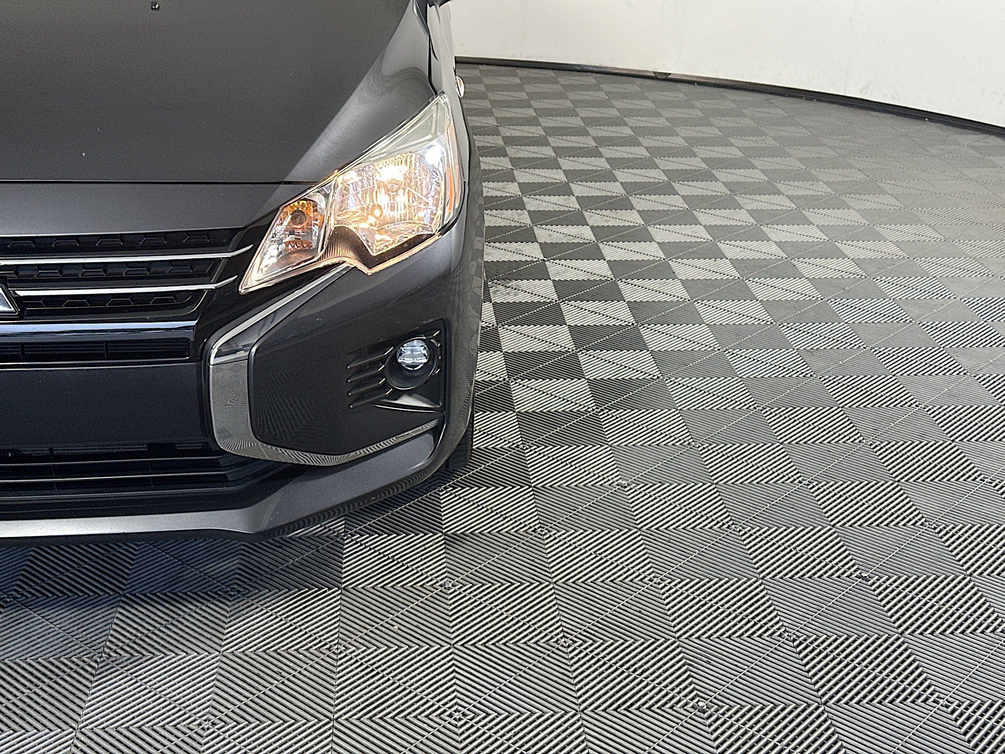 Used 2024 Black Mitsubishi ES image 9