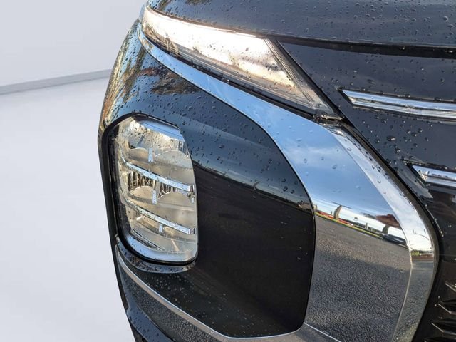 Used 2025 Black Mitsubishi ES image 9