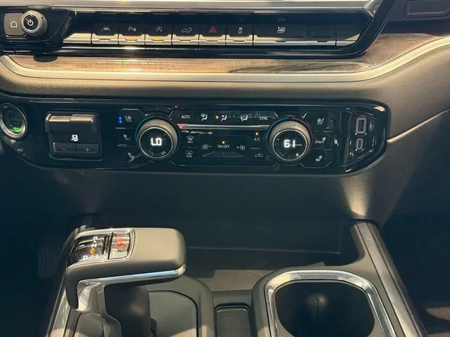 2025 Chevrolet Silverado 1500 LTZ - Photo 13