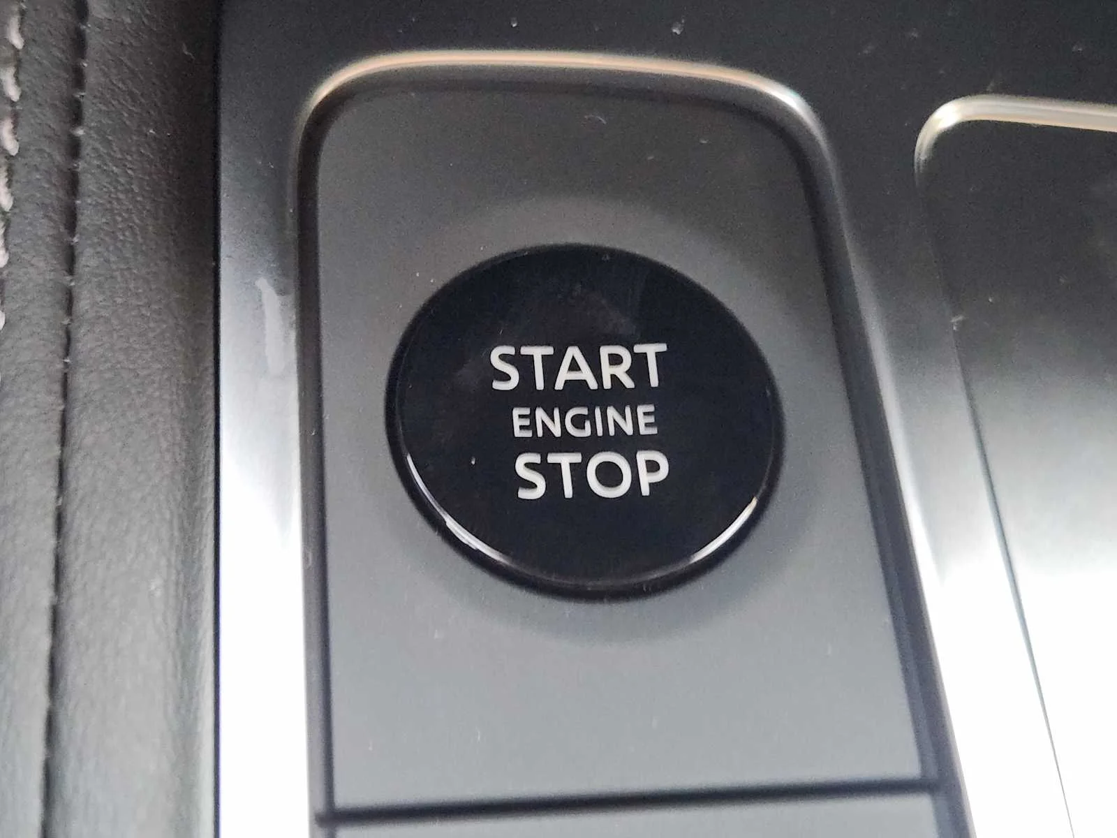 New 2027 2T RAD WHT INFINITI Sport AWD image 15