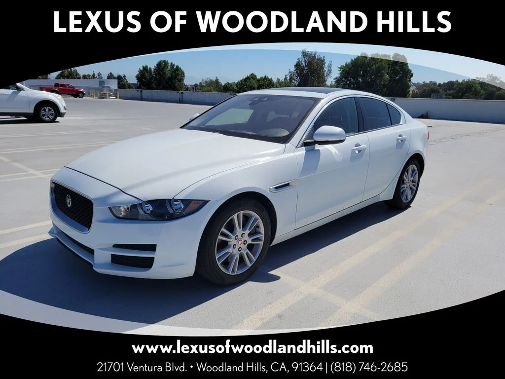 Used 2018 White Jaguar 25t Premium image 1