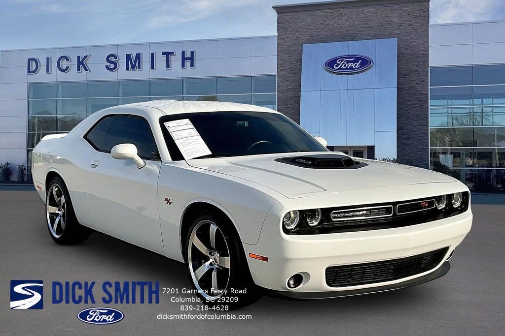 Used 2017 White Knuckle Clearcoat Dodge R/T image 3