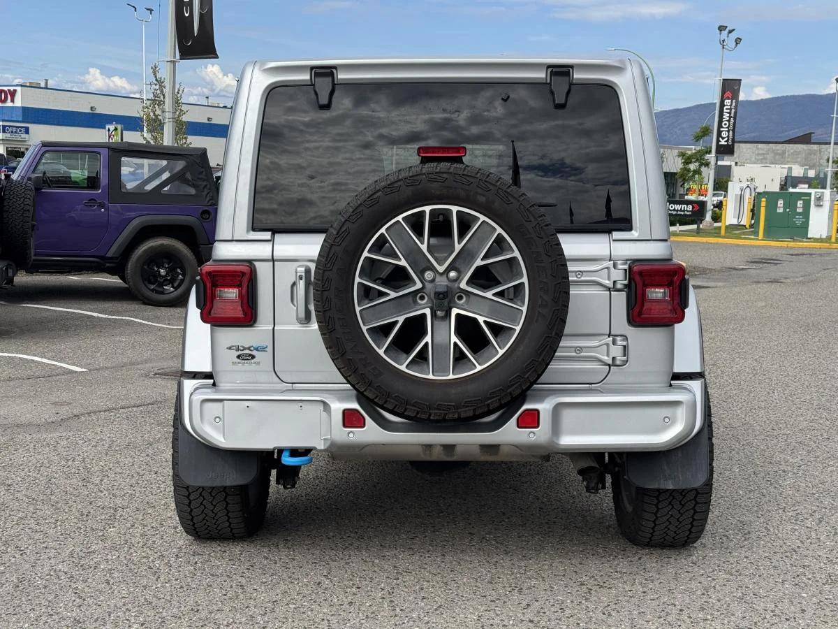 Used 2024 Silver Jeep High Altitude image 7