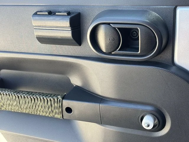 Used 2009 Silver Jeep X image 17