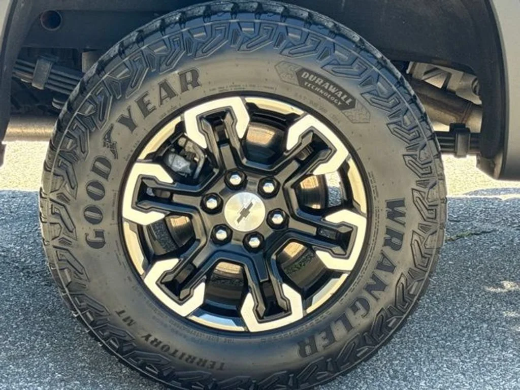 2025 Chevrolet Silverado 1500 ZR2 - Photo 12