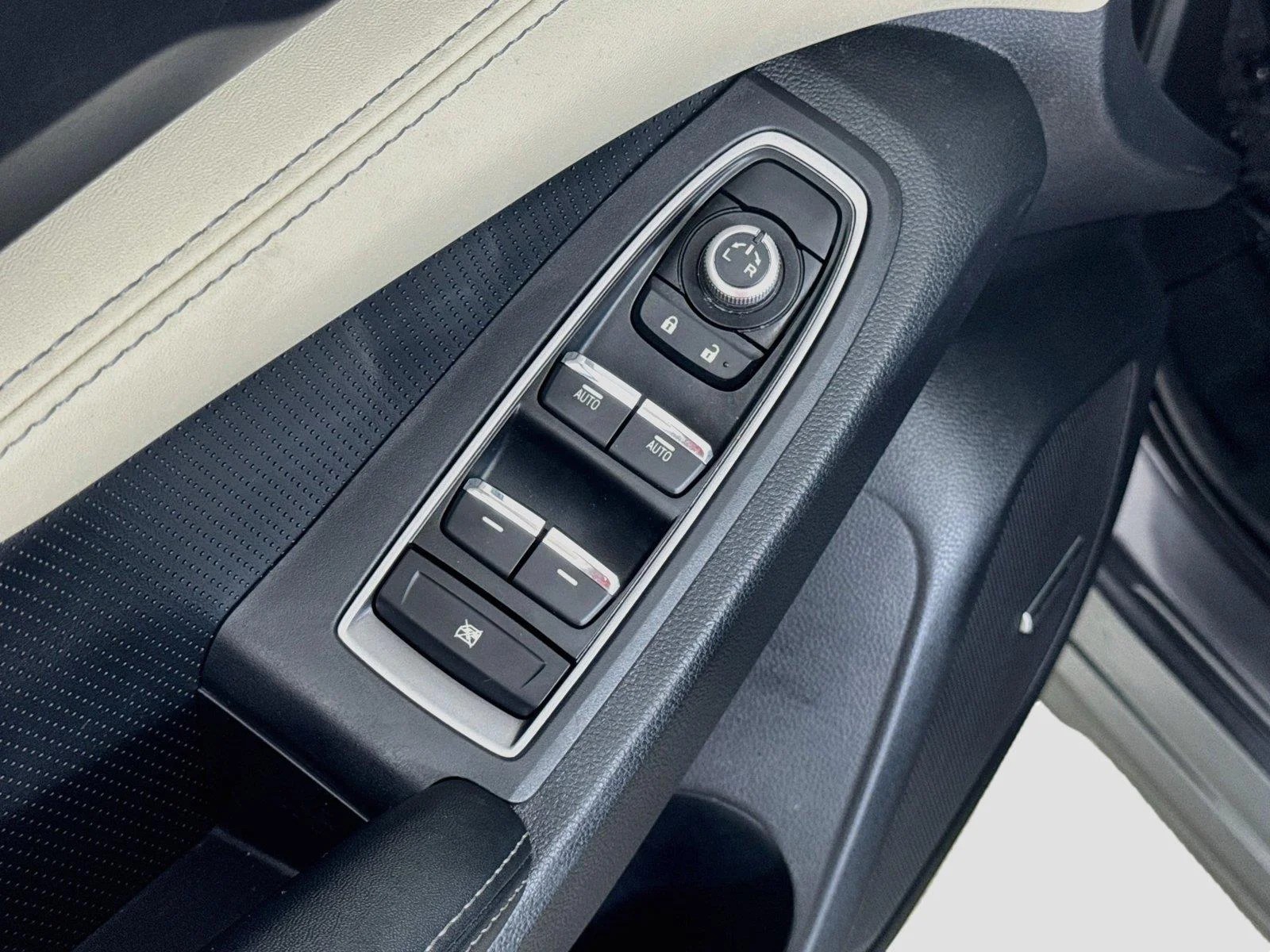 Used 2022 Magnetite Gray Metallic Subaru Limited image 18