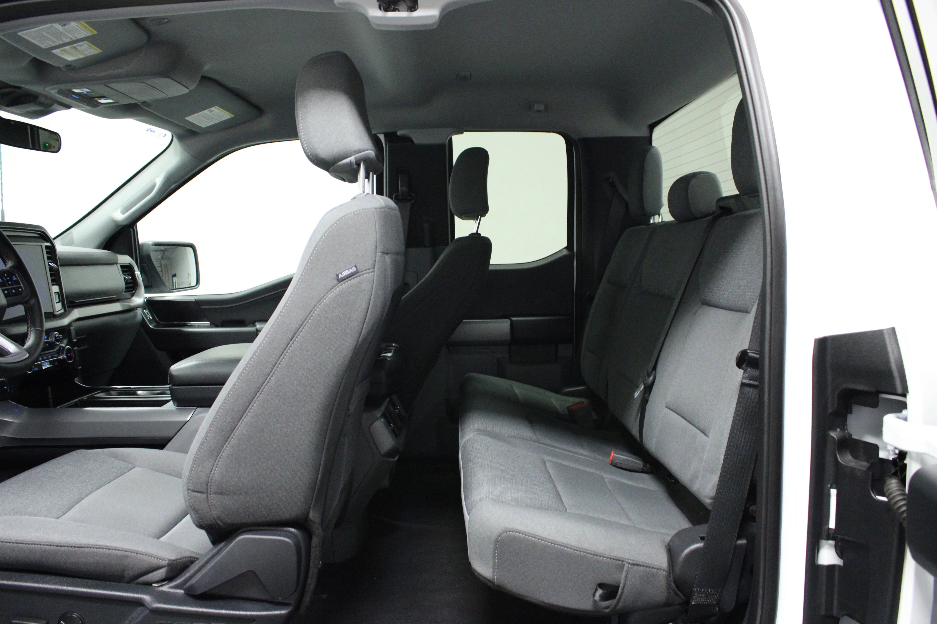 Used 2025 Oxford White Ford XLT image 13