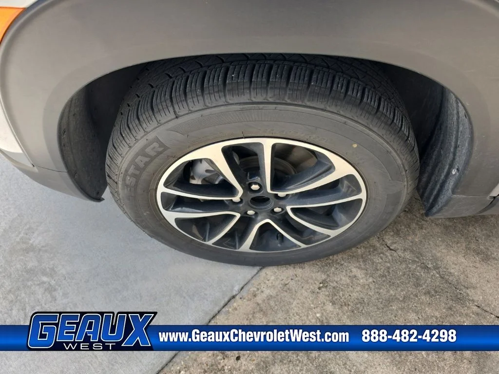 Used 2025 Gray Chevrolet LT image 31