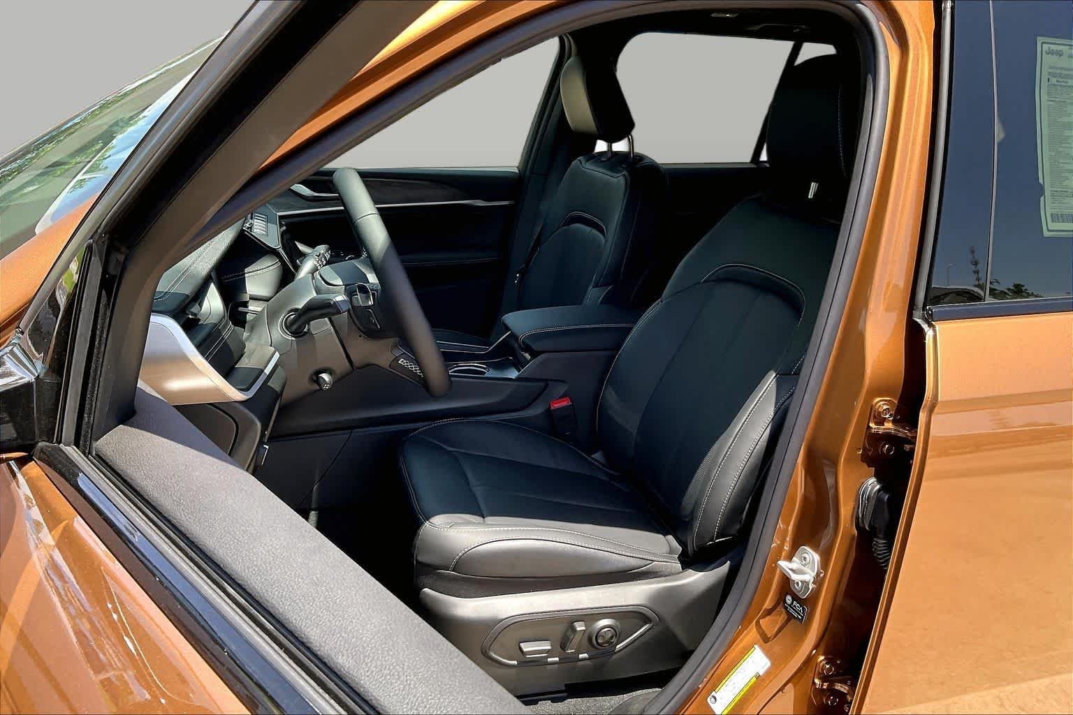 New 2026 Copper Shino Metallic Clear-Coat Exterior Paint Jeep Limited Reserve image 9
