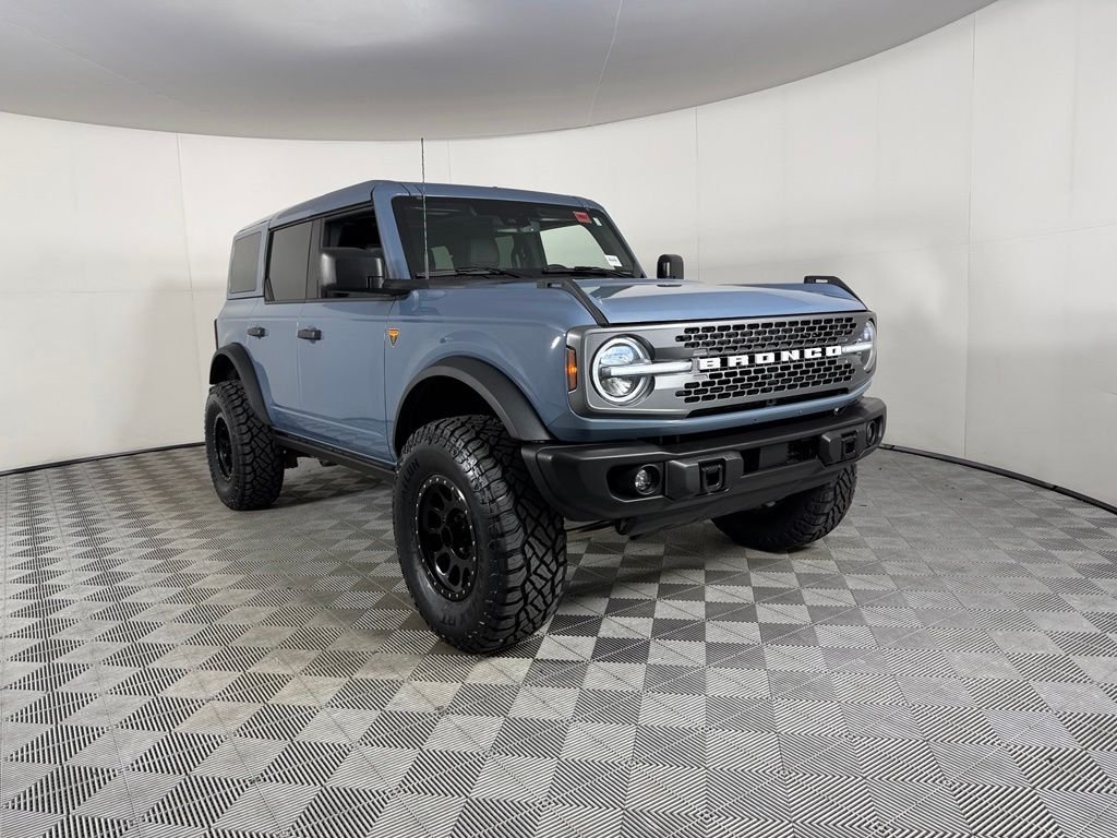 Used 2025 Gray Ford Badlands image 3