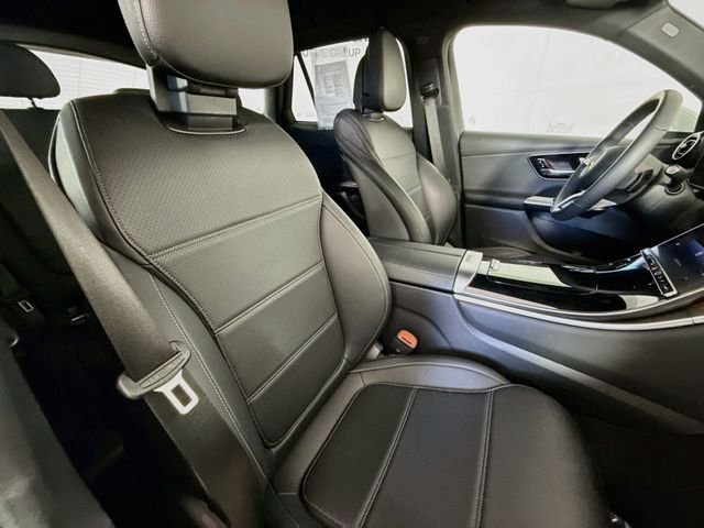 Used 2024  Mercedes-Benz GLC 300 image 27
