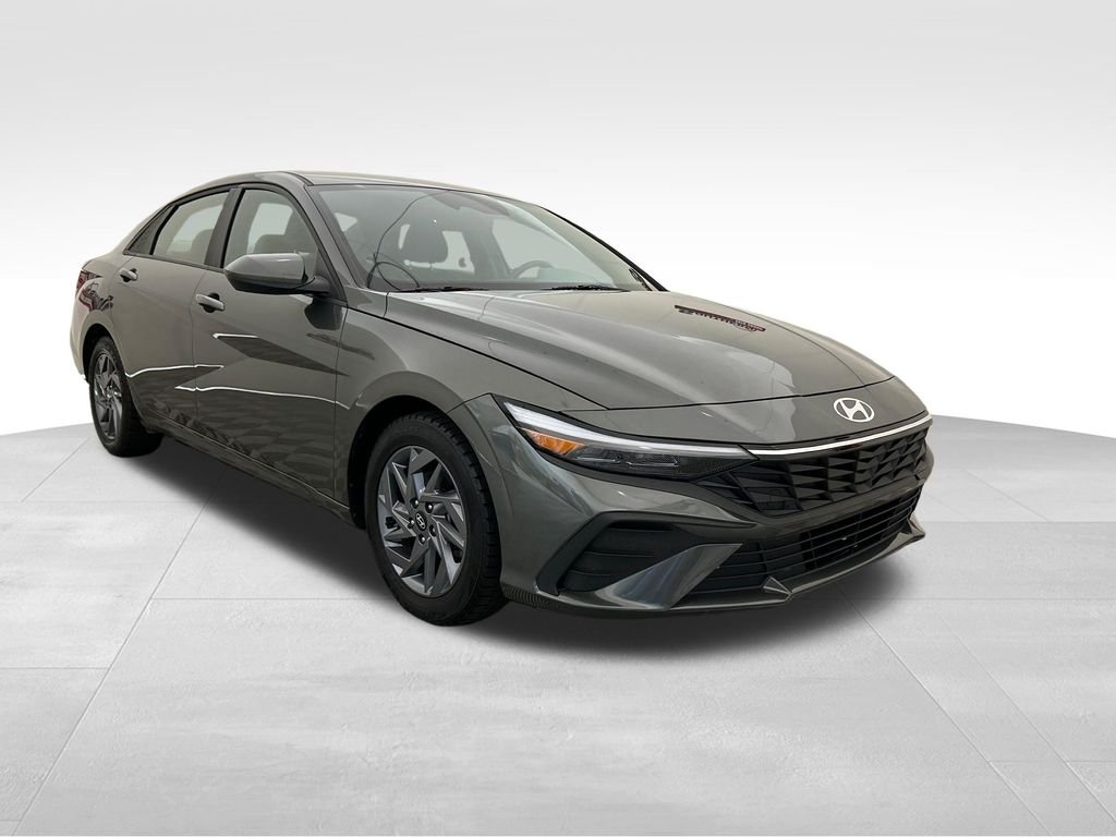 Used 2024 Gray Hyundai SEL image 8