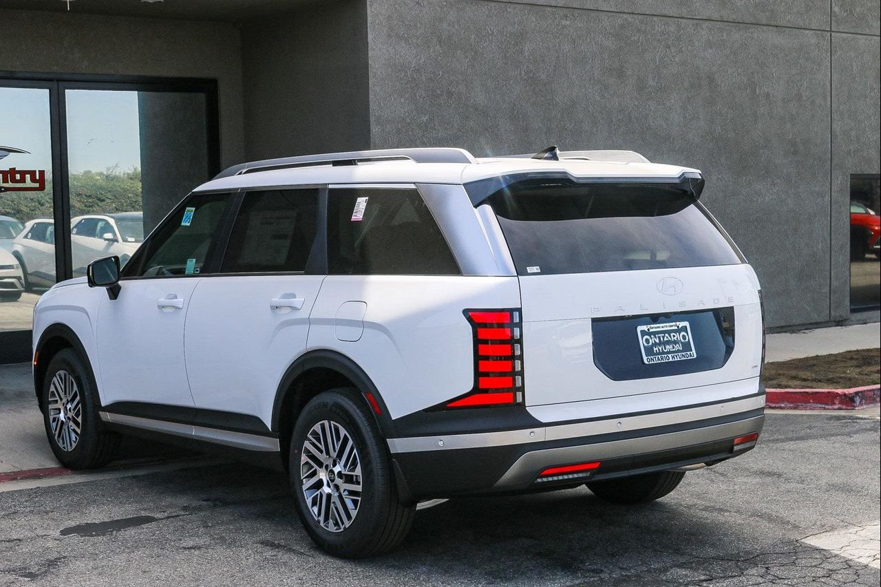 New 2026 White Hyundai SEL Premium image 6