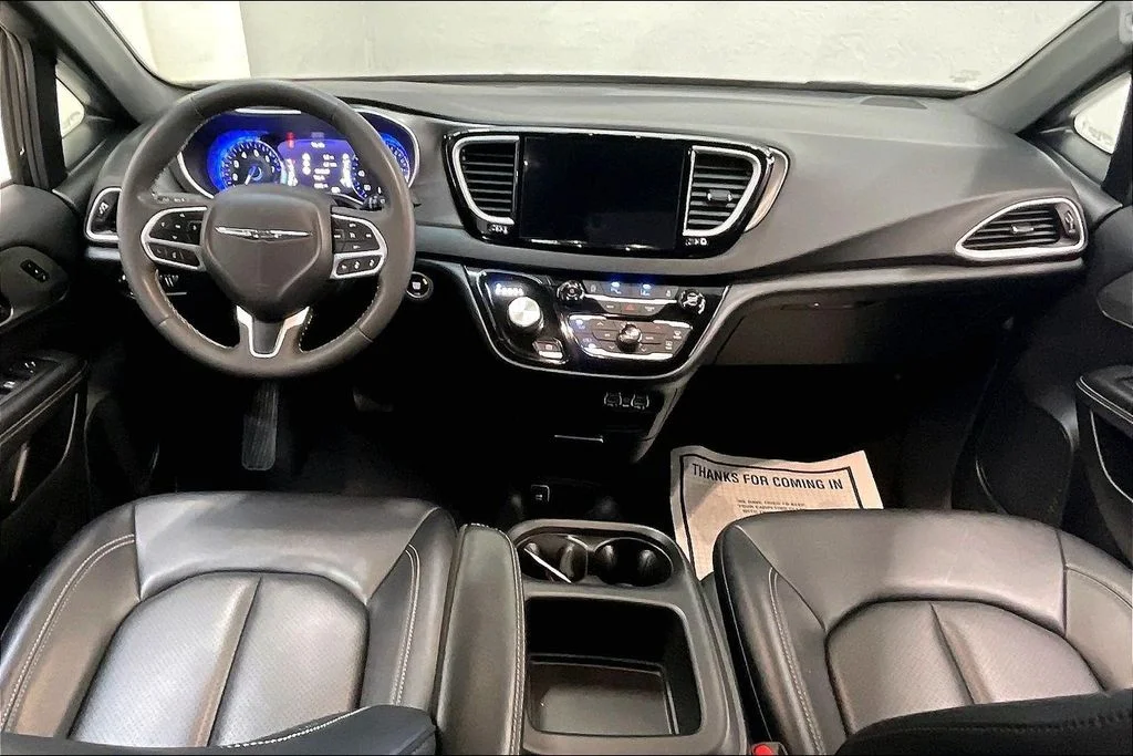 Used 2025 Black Chrysler Select image 13