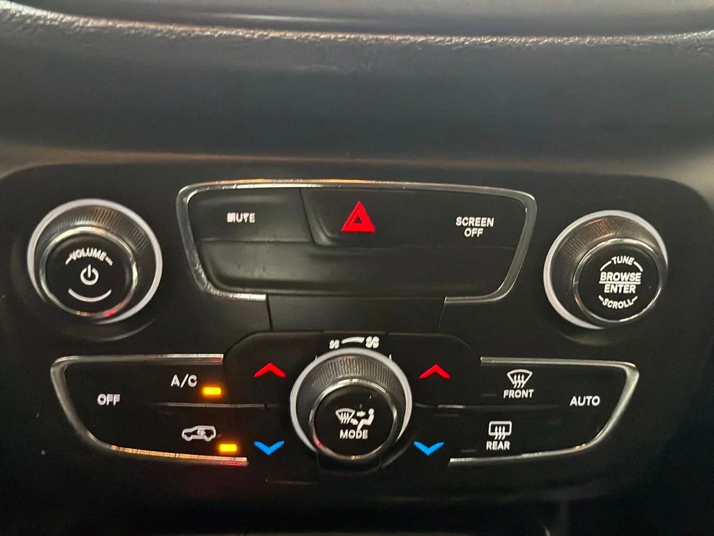 Used 2019 White Clearcoat Jeep Trailhawk image 16