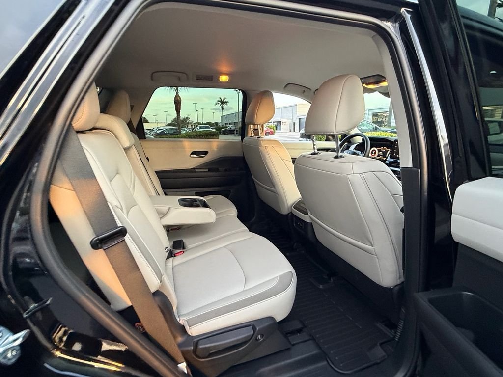 Used 2026 Black Nissan SL image 13