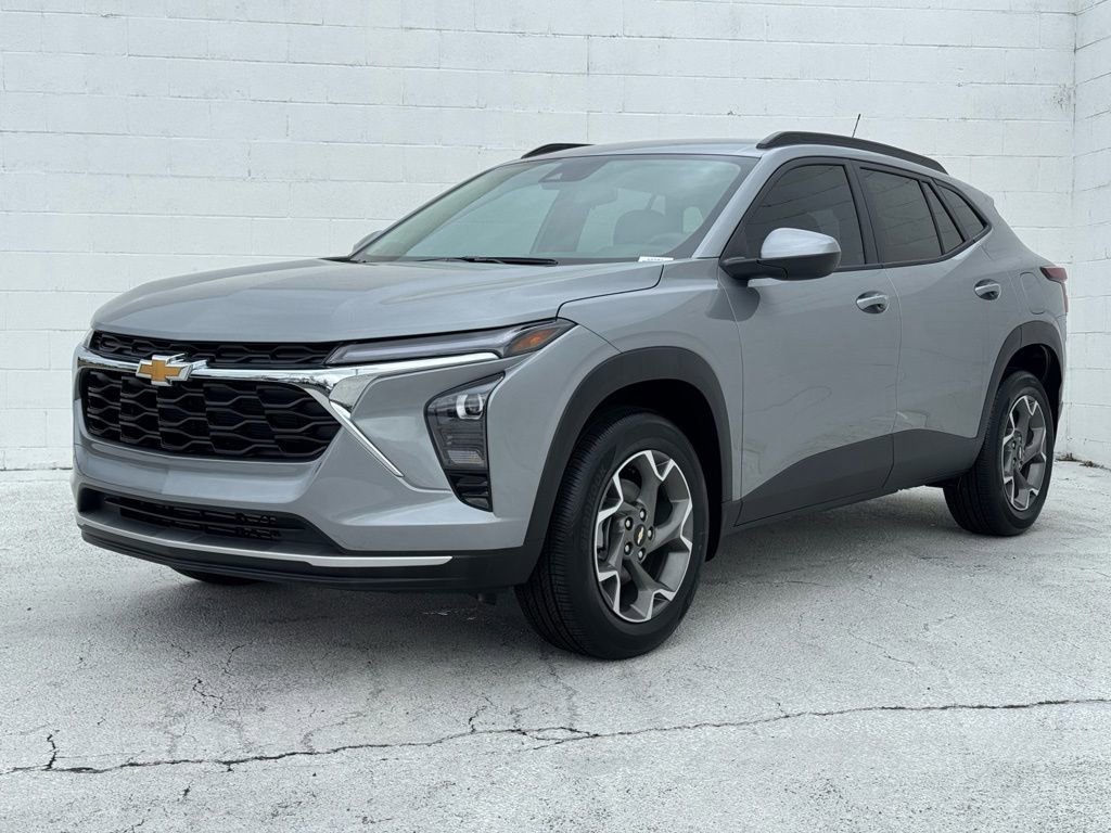 2025 Chevrolet Trax LT - Photo 8