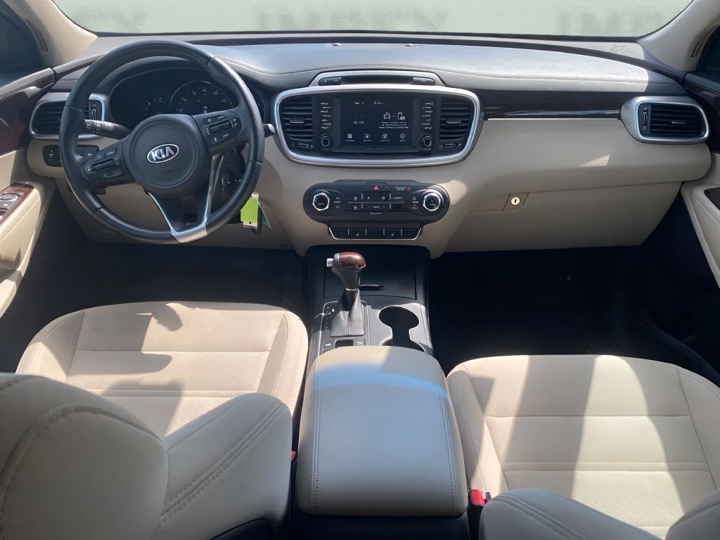 Used 2017 White Kia LX image 15